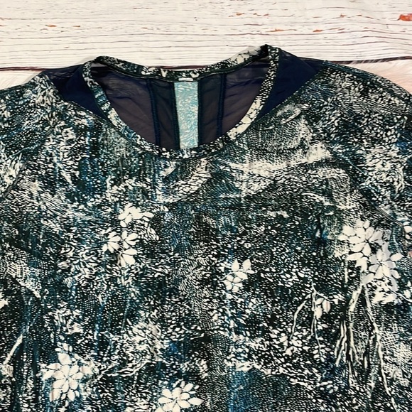 Lululemon Wildwood White Multi-color/Nocturnal Teal Seek The Heat Shirt - Picture 7 of 11